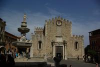 Taormina_Dom_San_Nicolo_Zentaurenbrunnen (2)