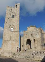 Erice - Mutterkirche - Wer schaut da durch die Zinnen