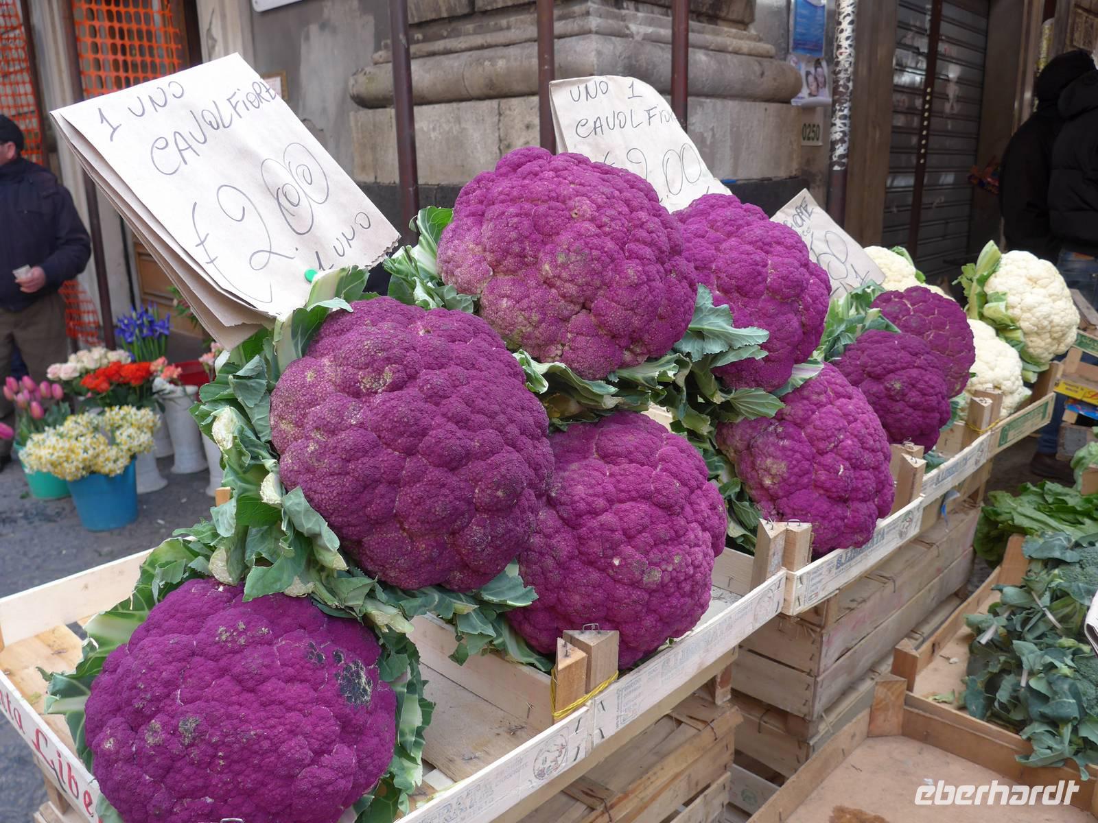Sizilien, Catania, Gemüsemarkt, Blumenkohl vom Ätna