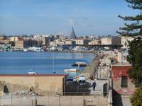 Syrakus (Altstadt Ortigia - Blick auf die Neustadt)