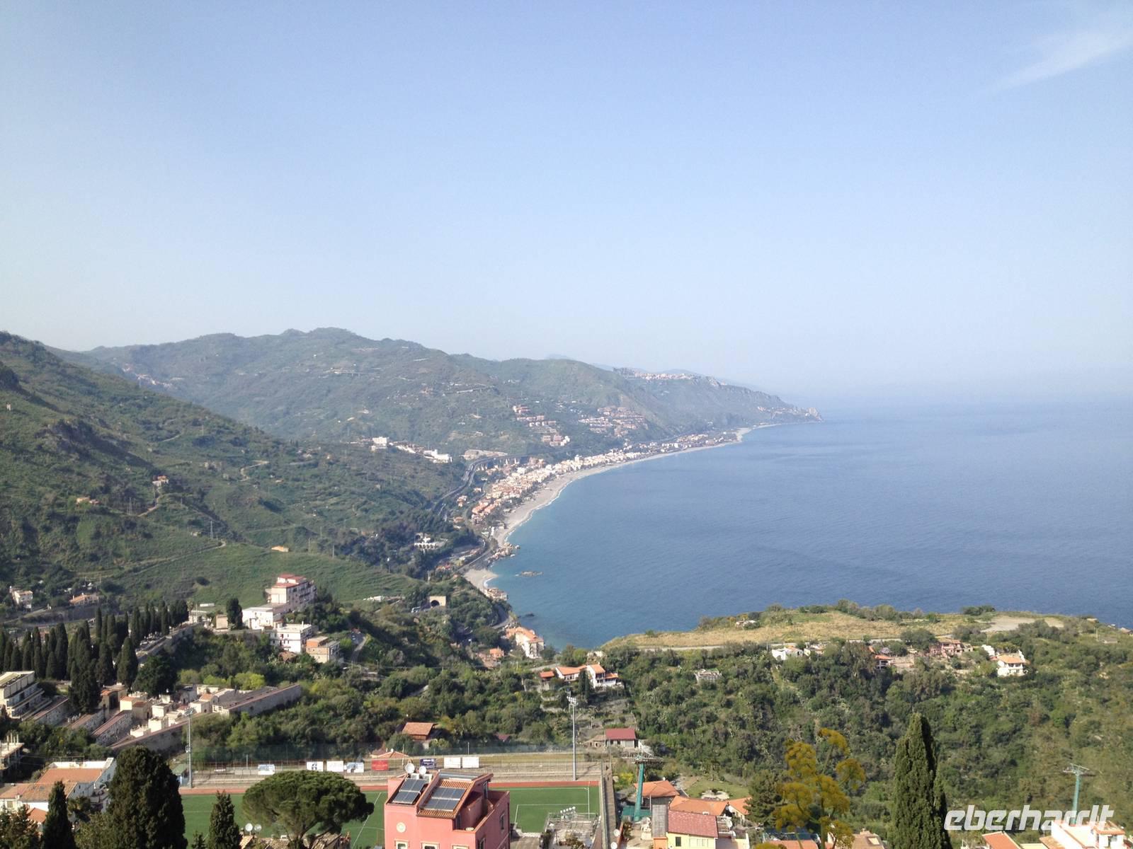 Der Blick nach Letojanni