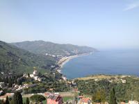 Der Blick nach Letojanni