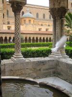 261. Brunnen im Kreuzgang - Sizilien 10-17.5.15