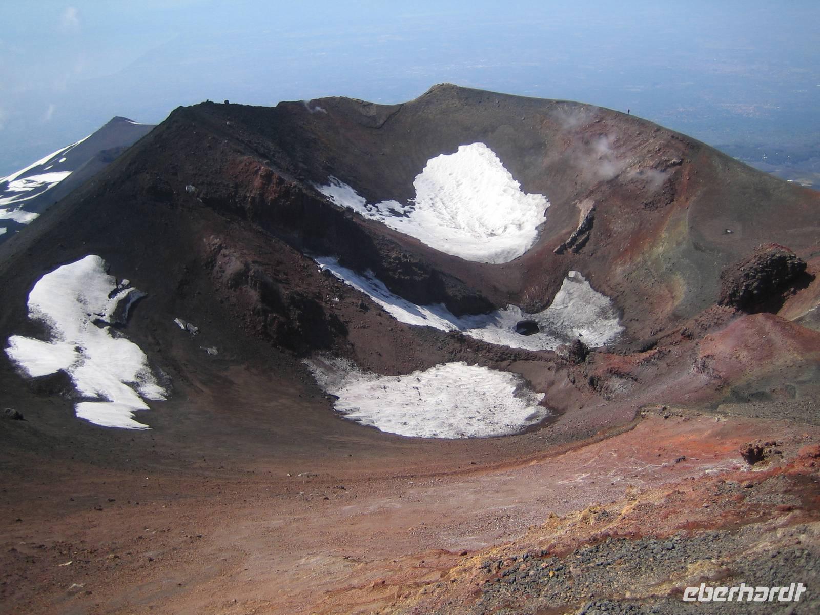 27. Eisenhaltige Minerale am erloschenen Krater - Sizilien 10-17.5.15