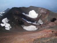 27. Eisenhaltige Minerale am erloschenen Krater - Sizilien 10-17.5.15