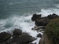 305. Die Brandung auf unserem Weg zum Bus - Sizilien 10-17.5.15