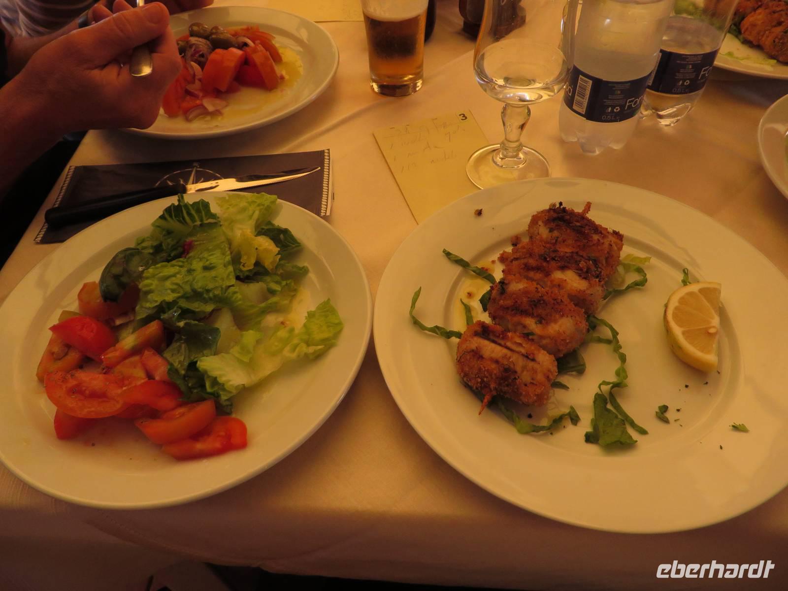 erstes sizilianisches Mittagessen - Schwertfischröllchen mit Salat