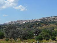 Blick vom Tal der Tempel auf die heutige Stadt Agrigent