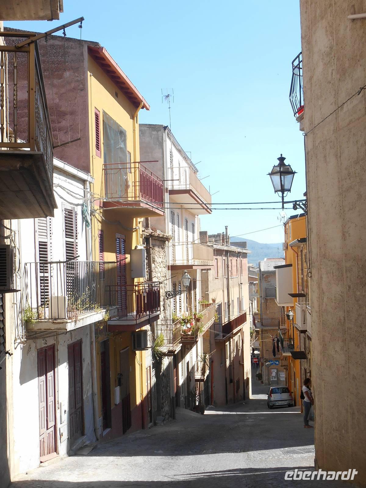 Rundgang in Sant´ Angelo Muxaro