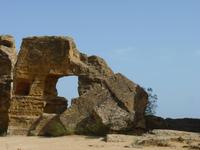 Stadtmauer mit Arkosolgräbern