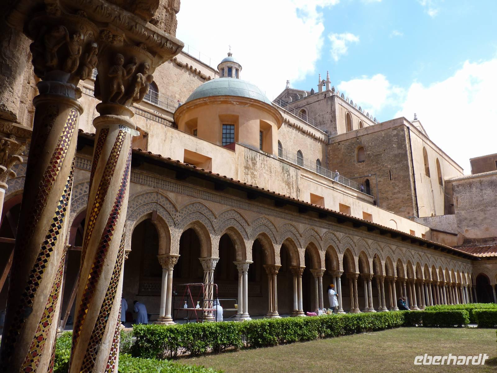 Kathedrale Santa Maria Nuova -Kreuzgang