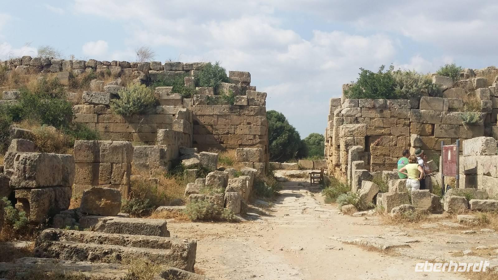 25.05.15: Ausgang der Akropolis bei Selinunte