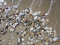 27.05.15: Steine am hotelnahen Strand von Campofelice di Roccella