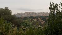 Agrigento,Archäologische Stätten , Tal der Tempel, Blick auf Agrigent