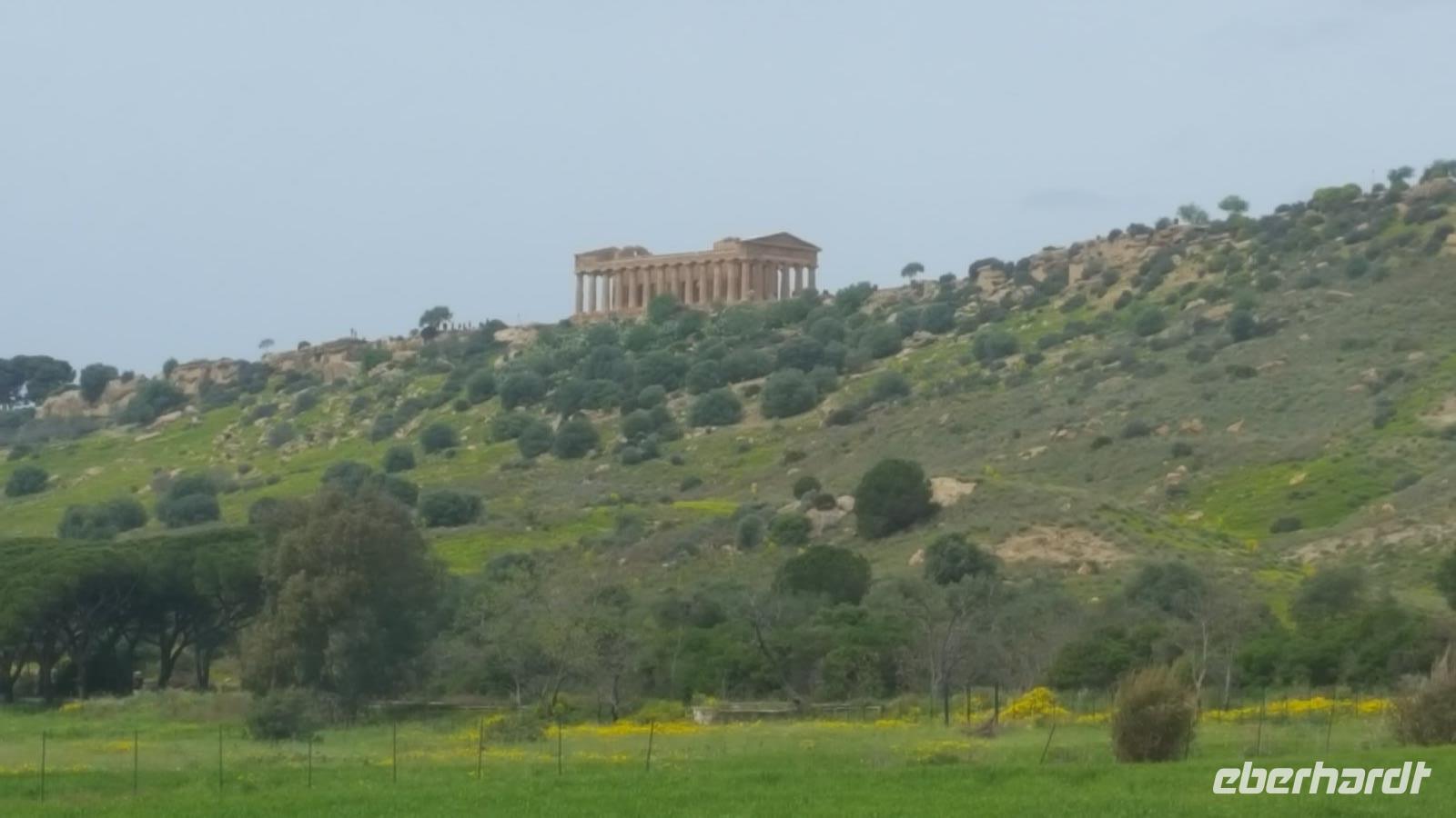Akropolis von unten