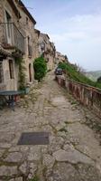 Am Steilhang in Montalbano Elicona