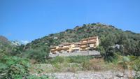 Auffahrt zum Hotel Olimpo Antarres