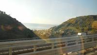 Blick vom Bus in ein Tal auf dem Weg nach Catania
