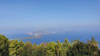 Blick vom Capo Grillo auf Vulcano nach Lipari