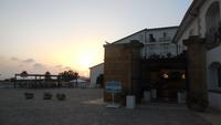 Blu Hotel Kaos im Sonnenuntergang