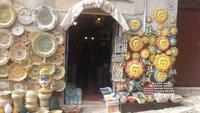 Bunte Souvenirgeschäfte in Erice