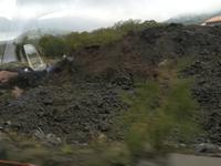 Im Bus nach unten - wildes Lavagestein um uns herum.