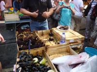 Seeigelverkauf  auf dem Fischmarkt in Catania