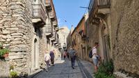 Spaziergang durch Montalbano Elicona