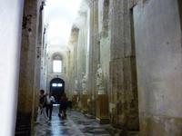 Syrakus, Seitenschiff im Dom mit sichtbar eingebauten Säulen