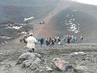 Wandern im Krater.