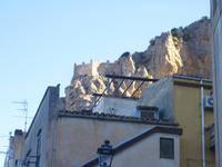 ganz oben das Castell Umberto 