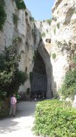 künstlich angelegte Grotte