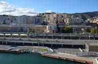 113 Ausfahrt der MSC Armonia, Blick auf Genua