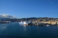 115 Ausfahrt der MSC Armonia, Blick auf Genua
