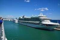 180 Einfahrt in den Hafen von Barcelona
