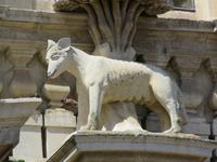 Insignien der Stadt an der Chiesa S. Irene