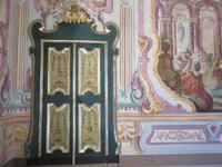 Tür und Fesken im Palazzo Ducale in Martina Franca