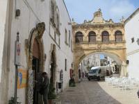 Auf dem Domplatz von Ostuni