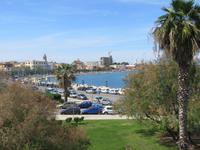 Spaziergang auf der Stadtmauer von Bari
