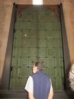 die Bronzetür in Trani