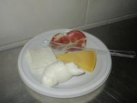 Kostprobe des Mozzarellas 