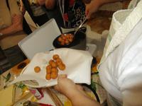 gebratene Weißbrotbällchen