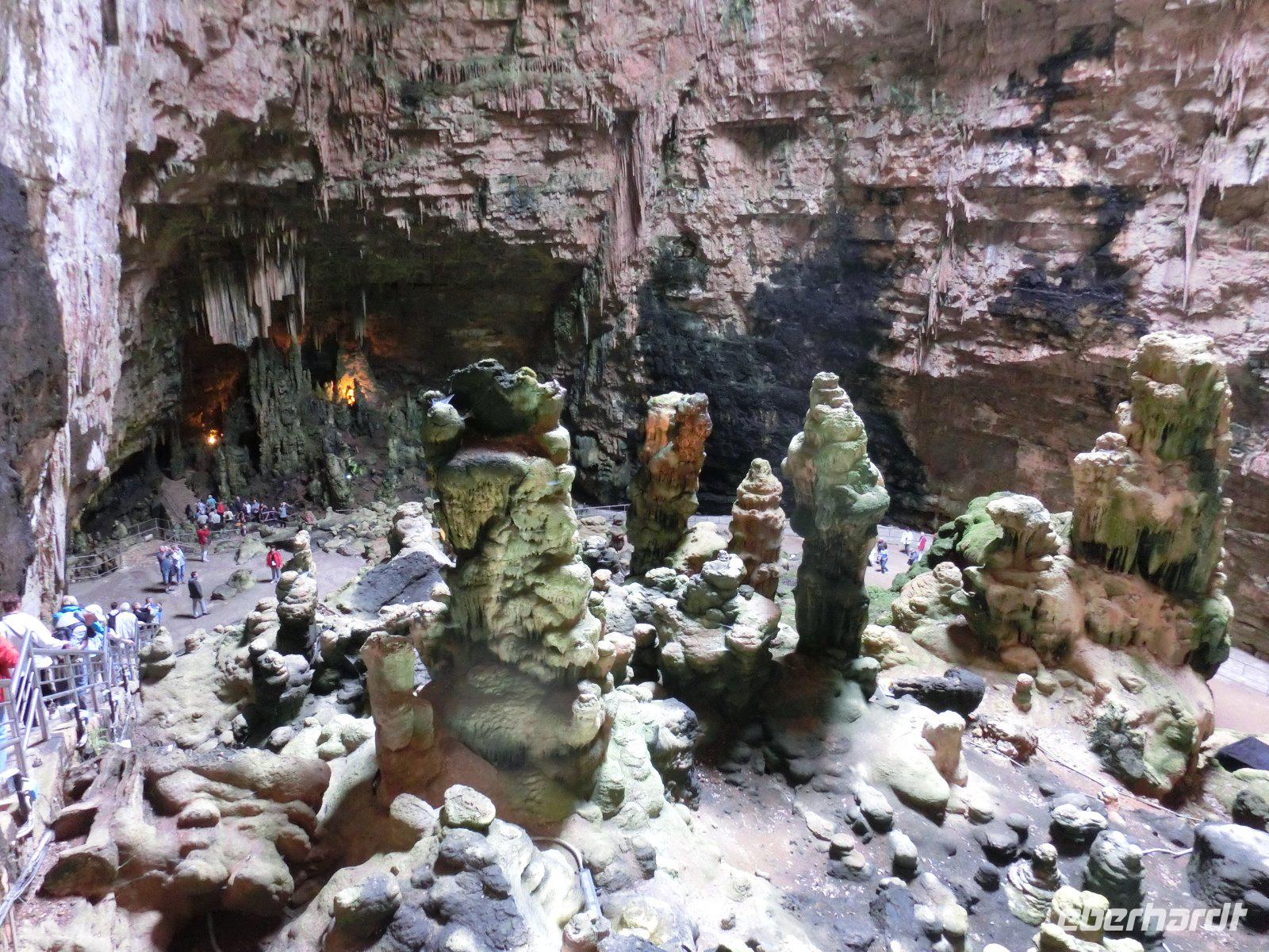 Höhle 100m breit / 50m lang