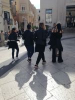 Ischwarz bleibt die Modefarbe der Italiener