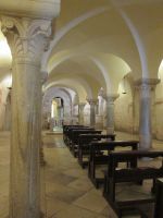 Trani: Krypta der Basilika