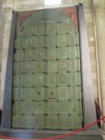 Trani: Bronzetür der Basilika