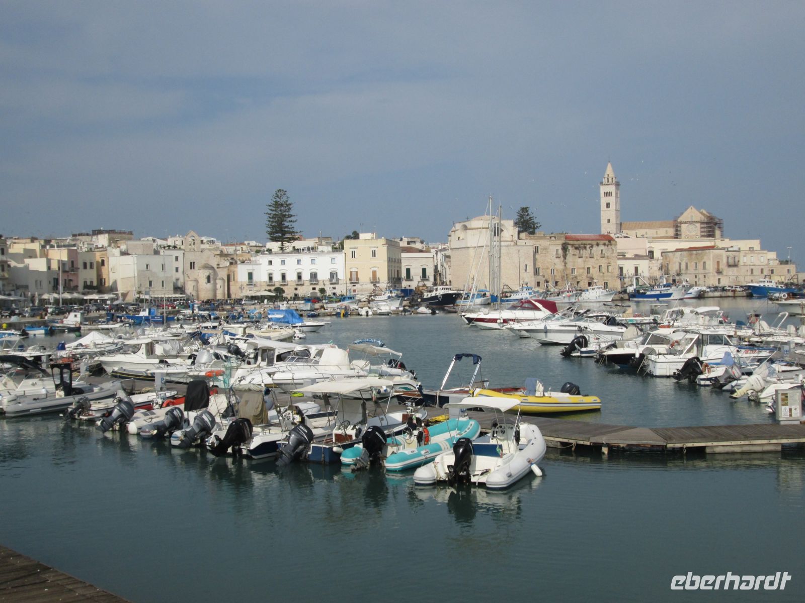 Trani: Hafen und Basilika