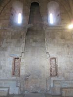 Castel del Monte: Thron oder Kamin ?