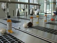 Olivenöle mit Geschmack, z.B. mit Knoblauch, Chili, Tomaten, Feigen, roten Zwiebeln, Minze, Nüssen, Artischocken,...