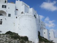 Ostuni: bewohnte Stadtmauer